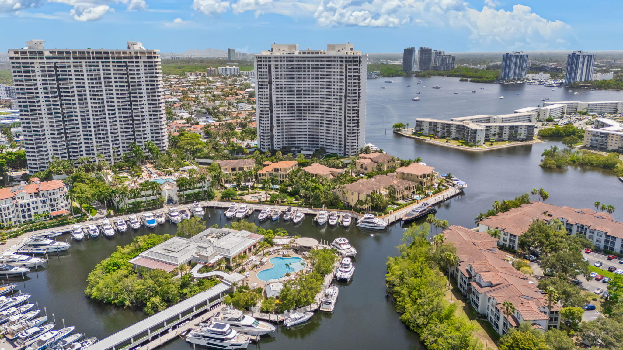 1000 E Island #305, Aventura FL 33160