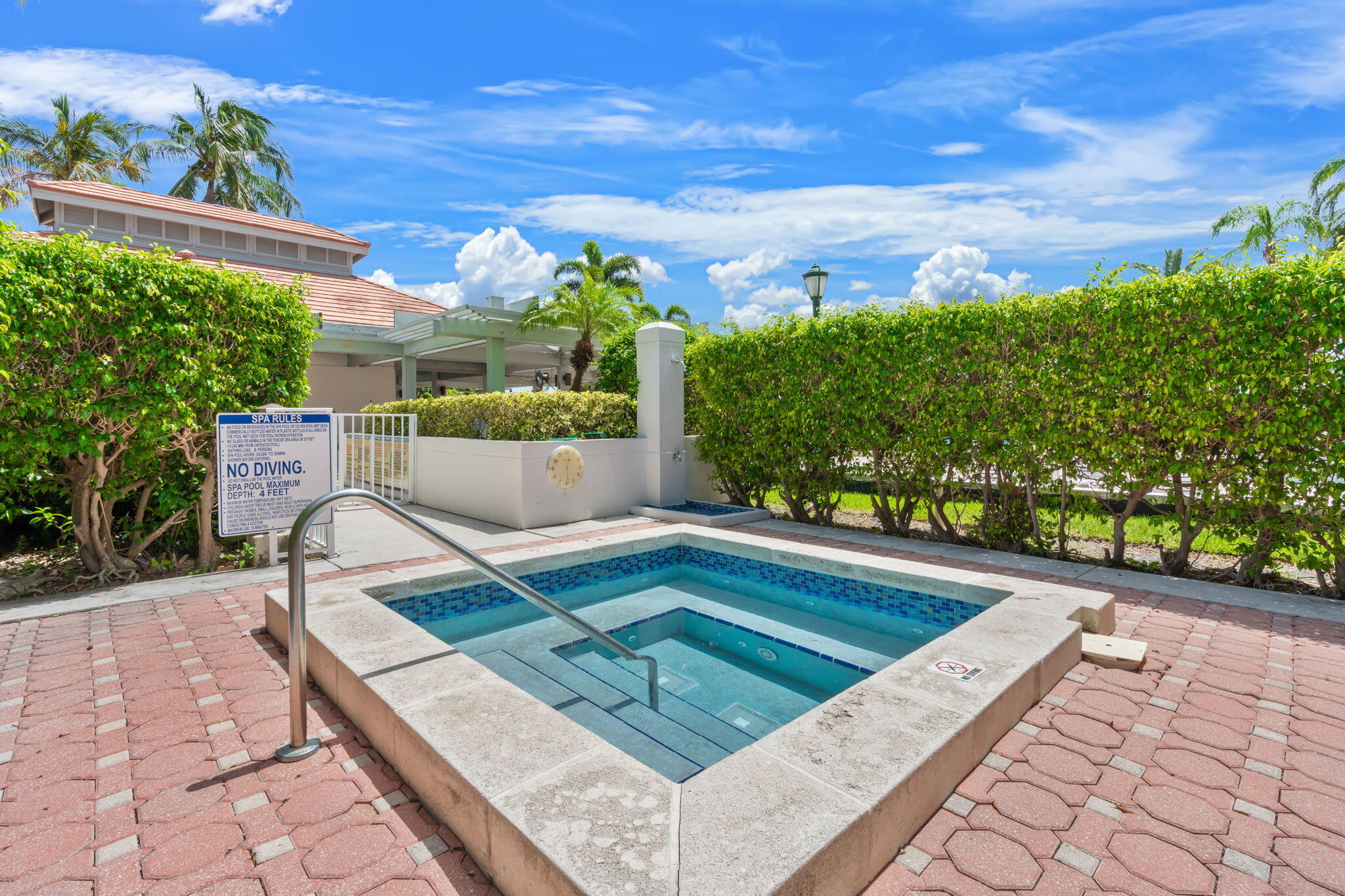 1000 E Island #305, Aventura FL 33160