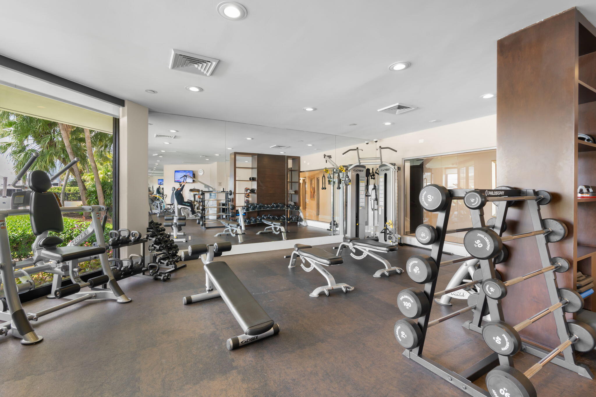 1000 E Island #305, Aventura FL 33160