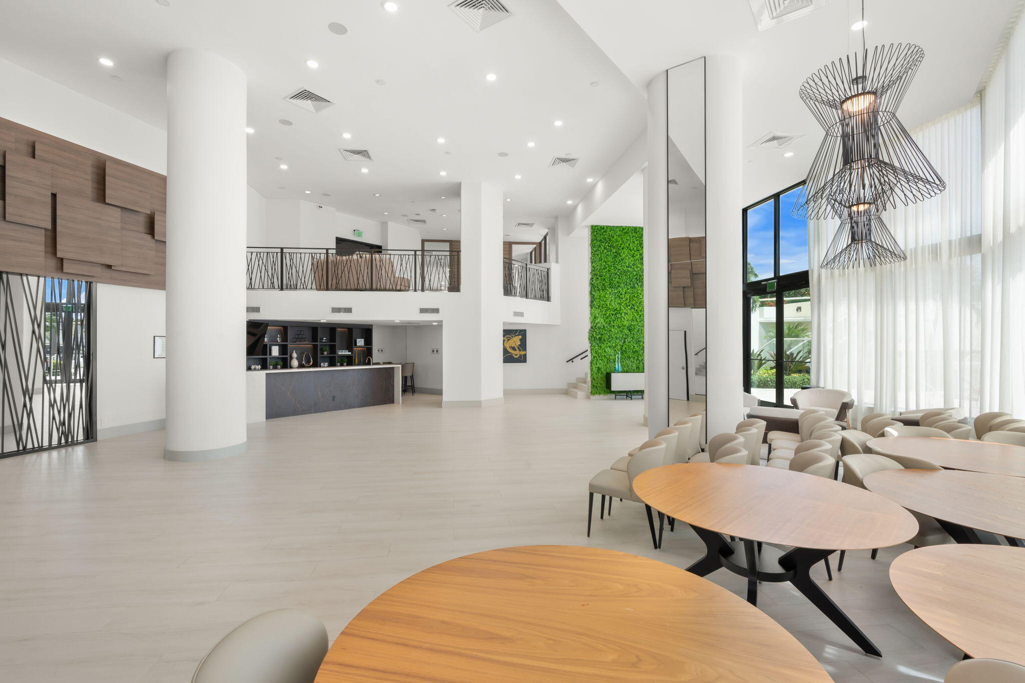 1000 E Island #305, Aventura FL 33160