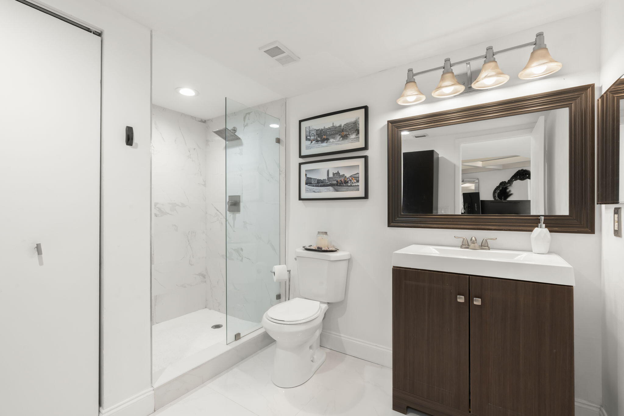 1000 E Island #305, Aventura FL 33160