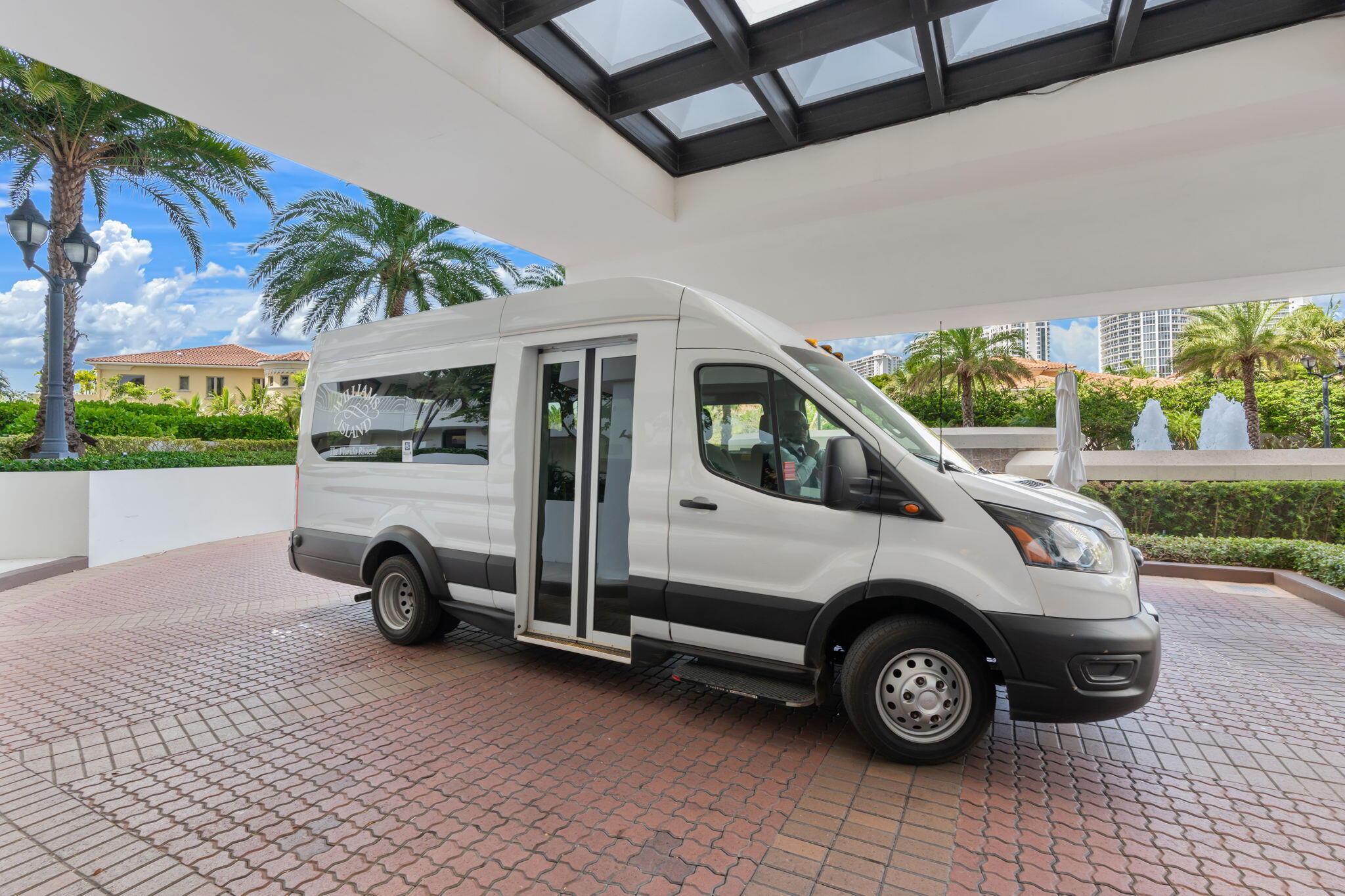1000 E Island #305, Aventura FL 33160