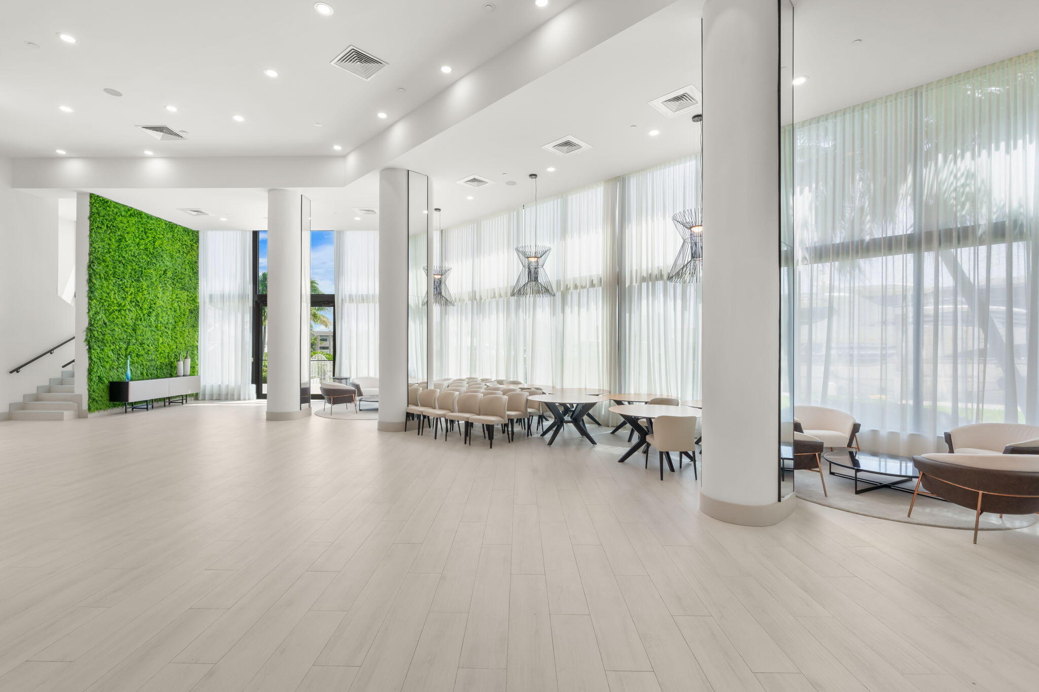 1000 E Island #305, Aventura FL 33160