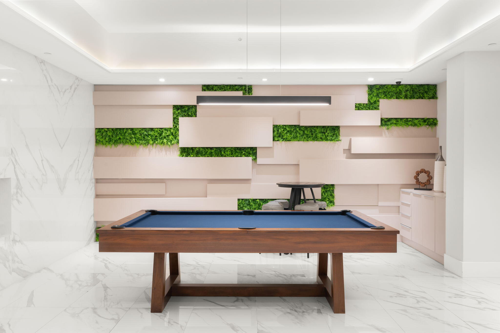 1000 E Island #305, Aventura FL 33160