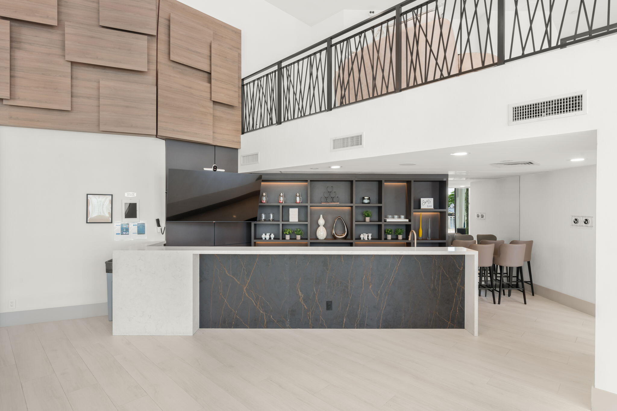 1000 E Island #305, Aventura FL 33160