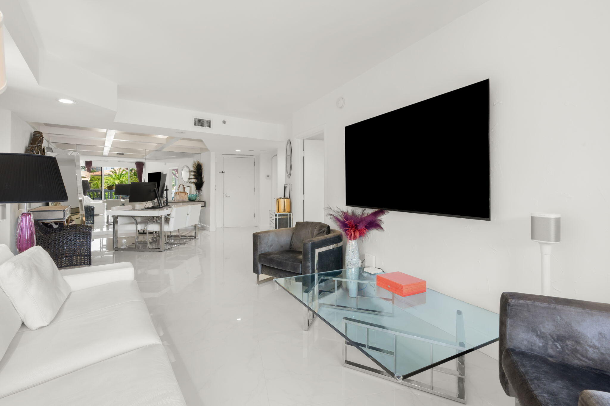 1000 E Island #305, Aventura FL 33160