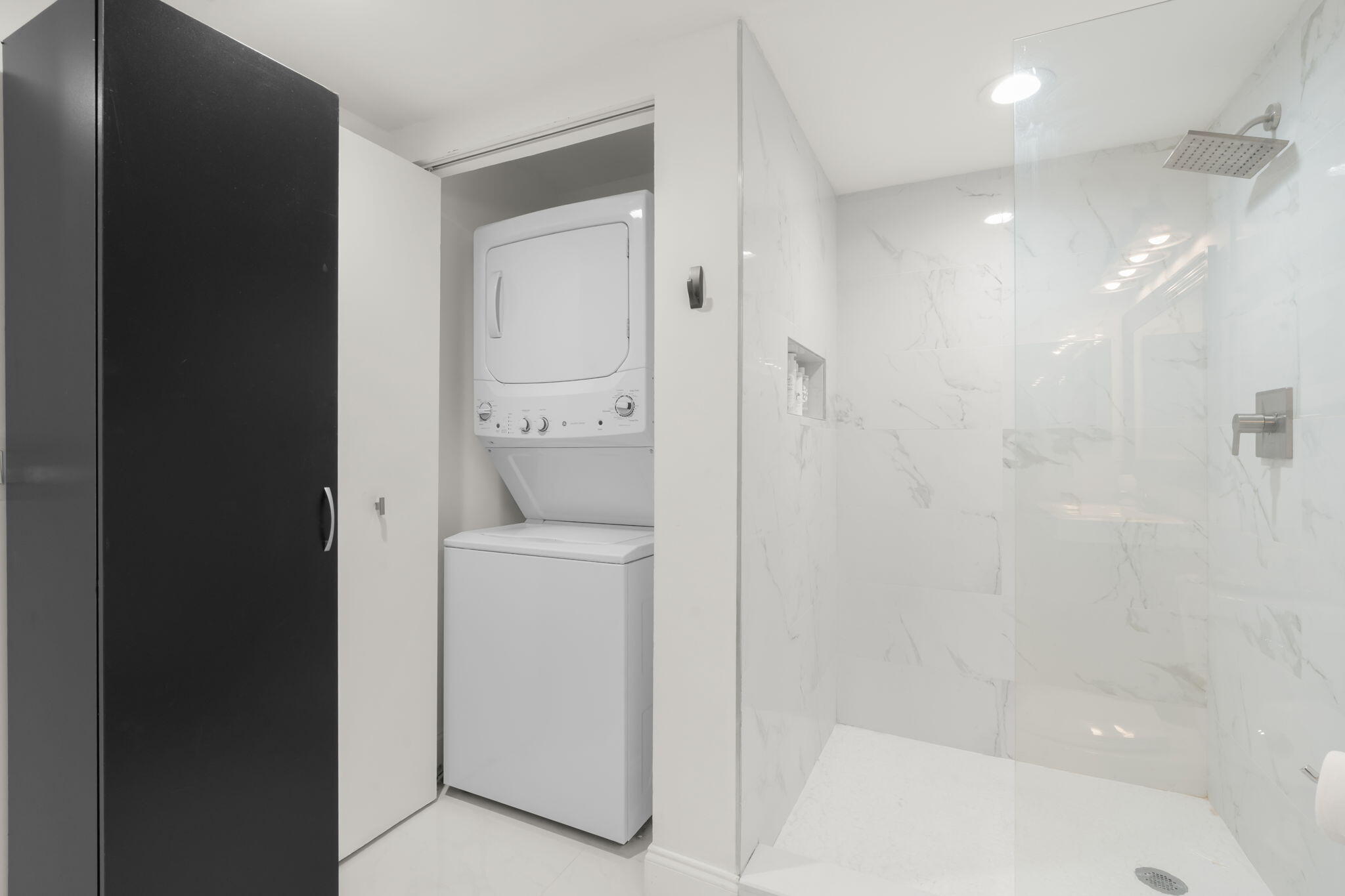 1000 E Island #305, Aventura FL 33160