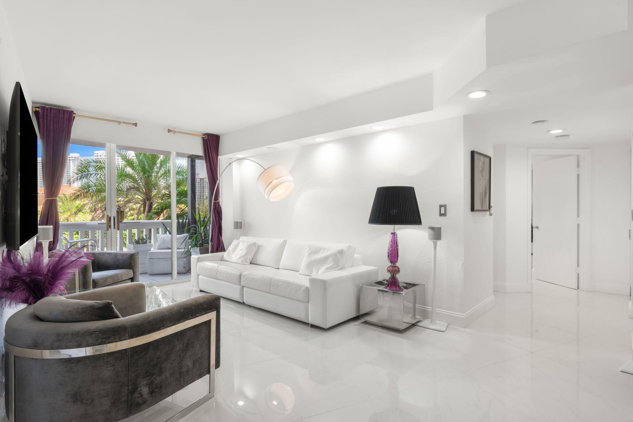 1000 E Island #305, Aventura FL 33160