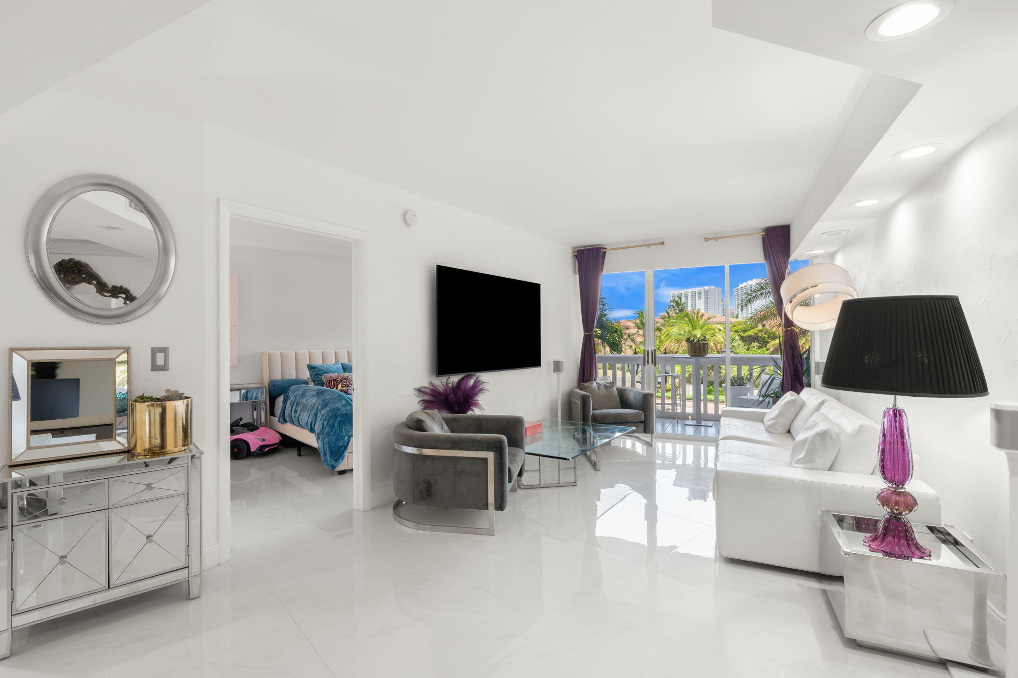 1000 E Island #305, Aventura FL 33160