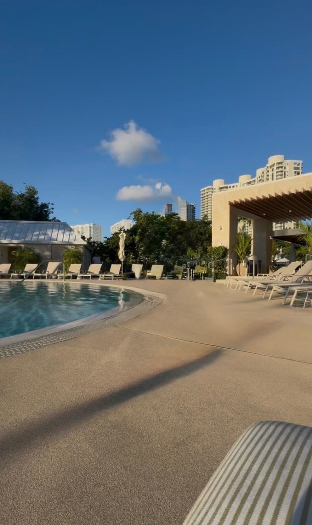 1000 E Island #305, Aventura FL 33160