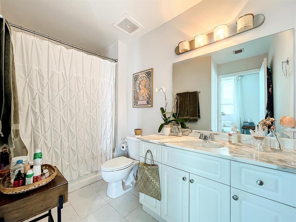 234 NE 3rd #1901, Miami FL 33132