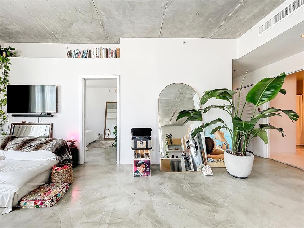 234 NE 3rd #1901, Miami FL 33132