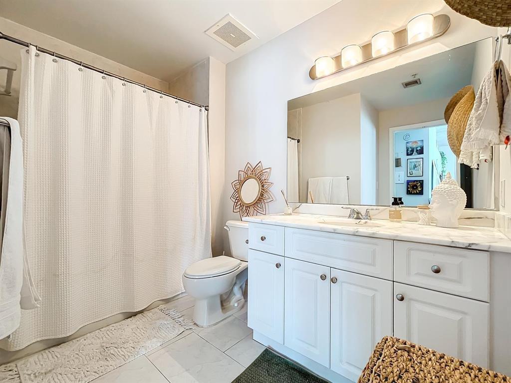 234 NE 3rd #1901, Miami FL 33132