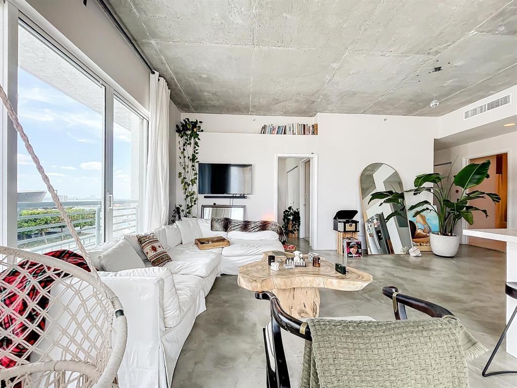 234 NE 3rd #1901, Miami FL 33132