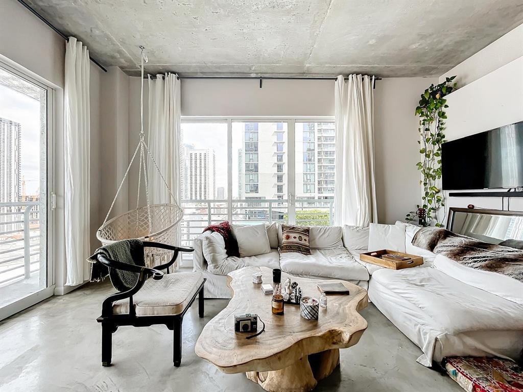 234 NE 3rd #1901, Miami FL 33132