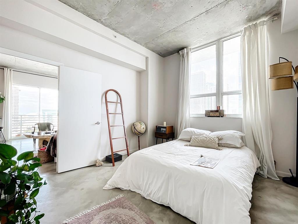 234 NE 3rd #1901, Miami FL 33132