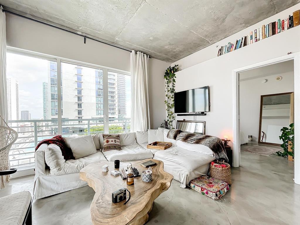 234 NE 3rd #1901, Miami FL 33132