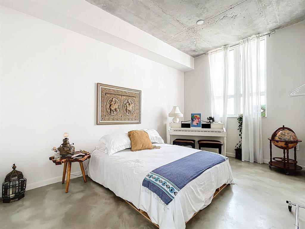 234 NE 3rd #1901, Miami FL 33132