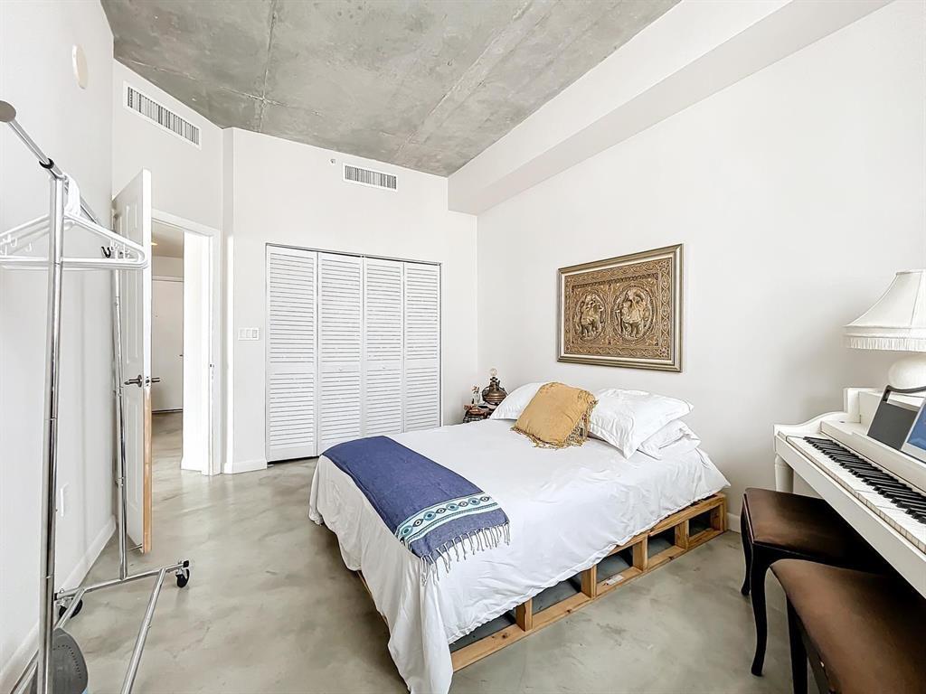 234 NE 3rd #1901, Miami FL 33132