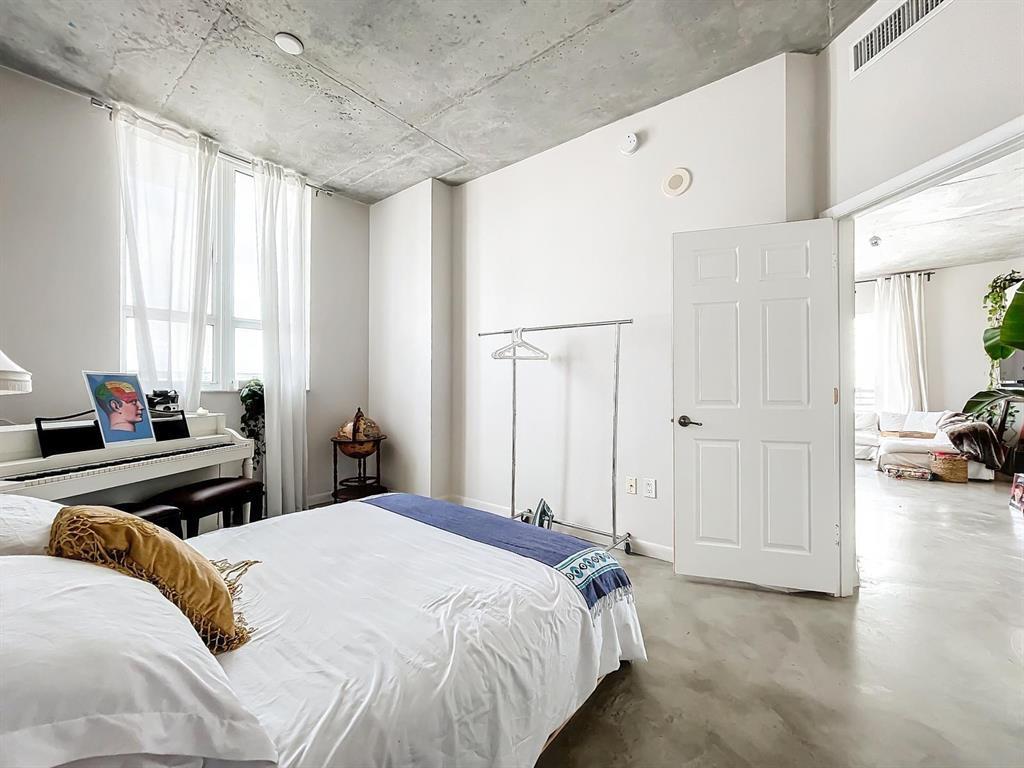 234 NE 3rd #1901, Miami FL 33132