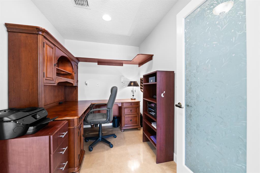 2600 NE 33rd, Lighthouse Point FL 33064