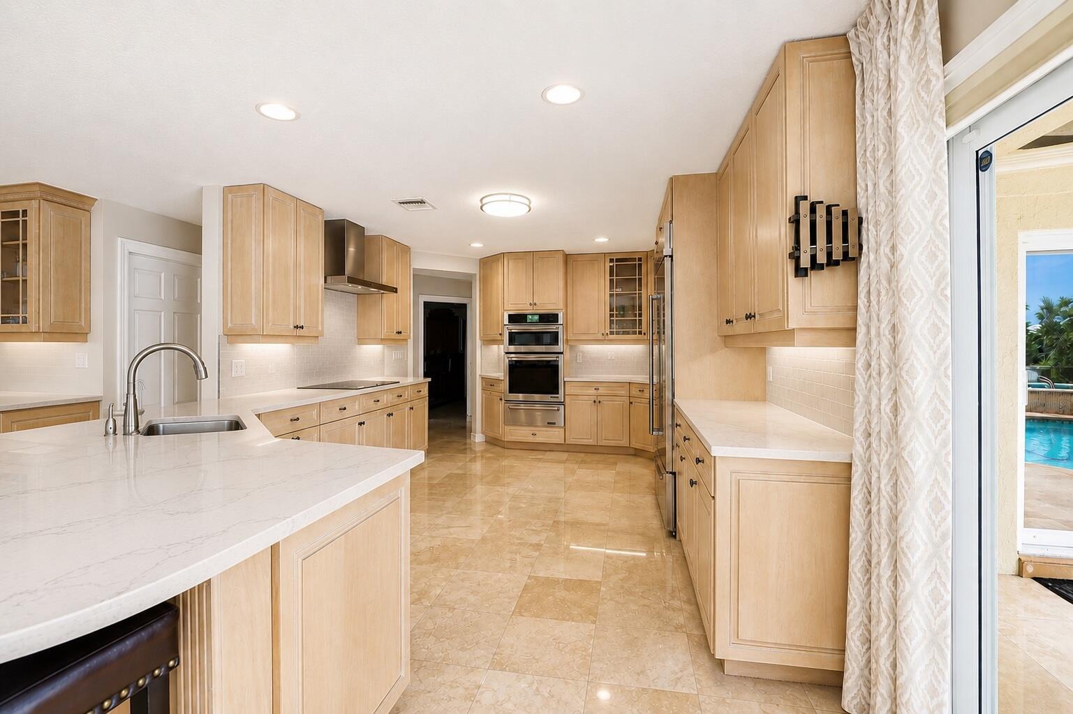 2600 NE 33rd, Lighthouse Point FL 33064