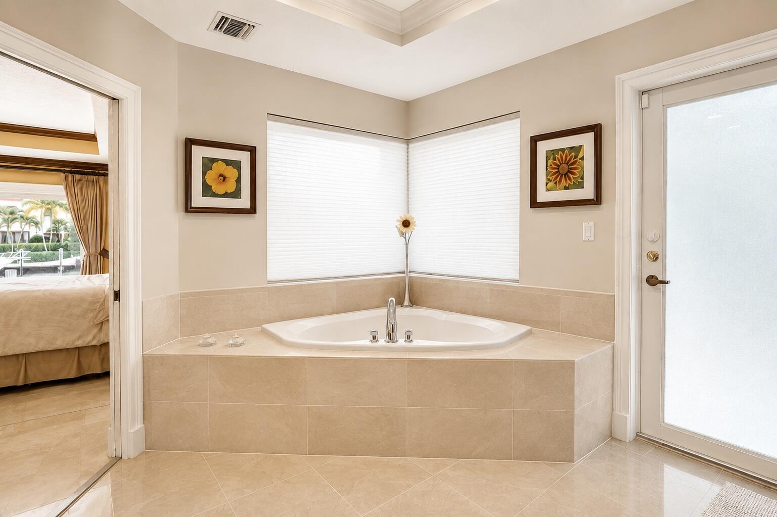 2600 NE 33rd, Lighthouse Point FL 33064
