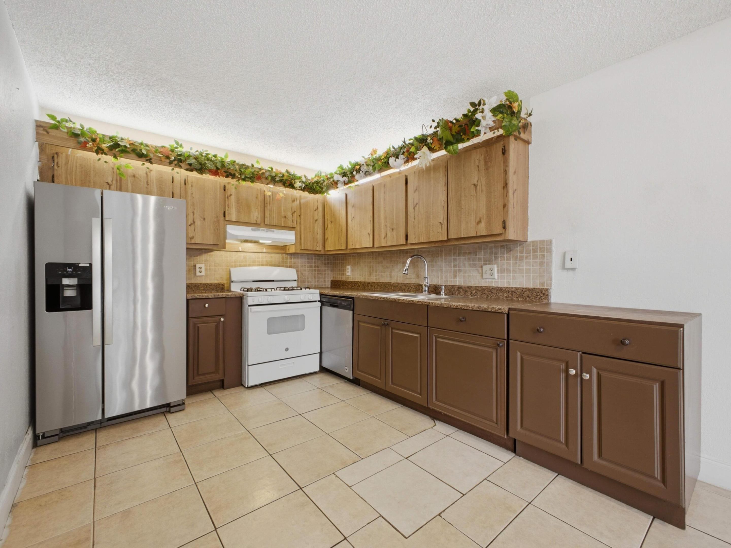 105 Woodland, Palm Springs FL 33461