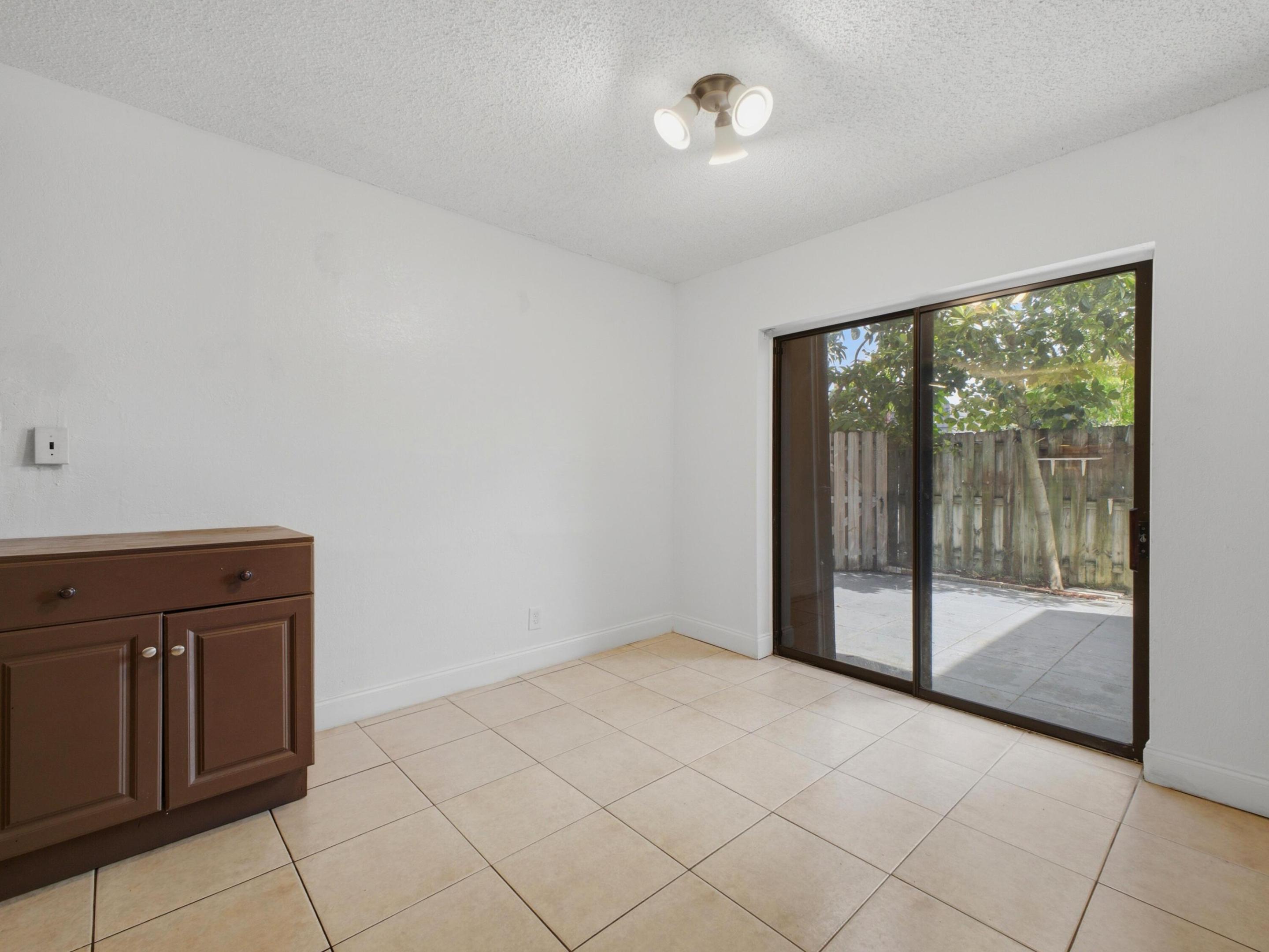 105 Woodland, Palm Springs FL 33461