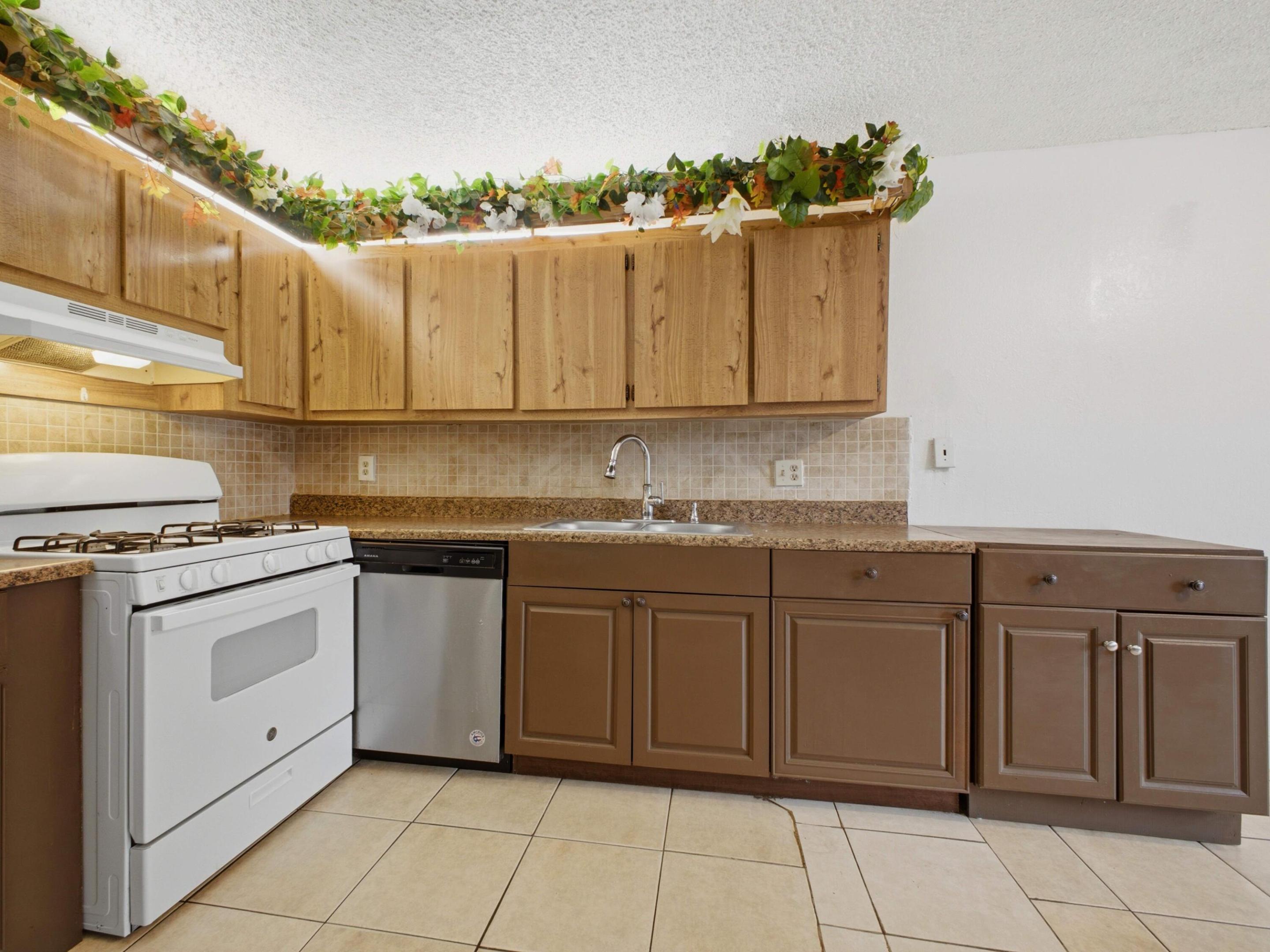 105 Woodland, Palm Springs FL 33461