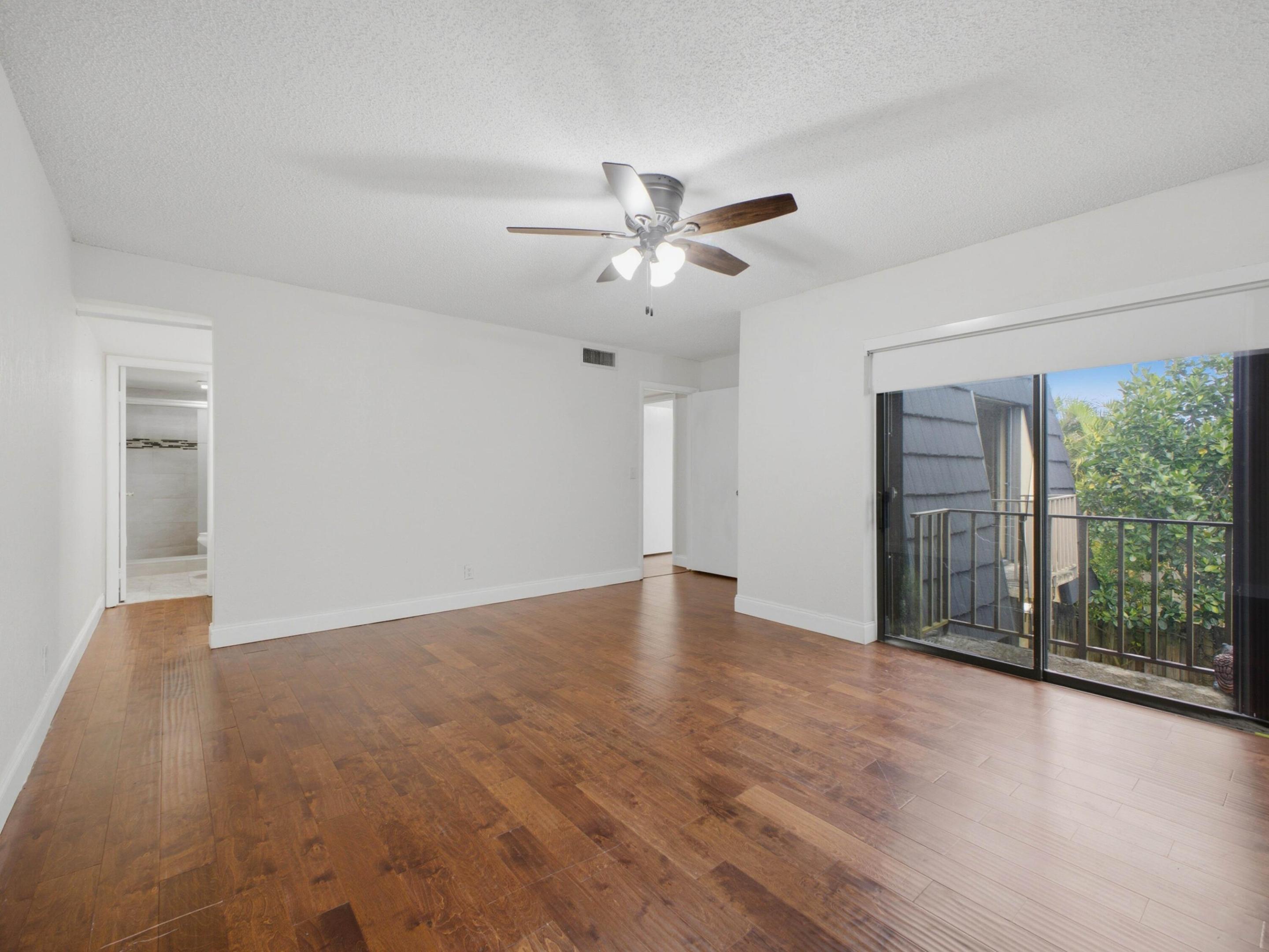 105 Woodland, Palm Springs FL 33461