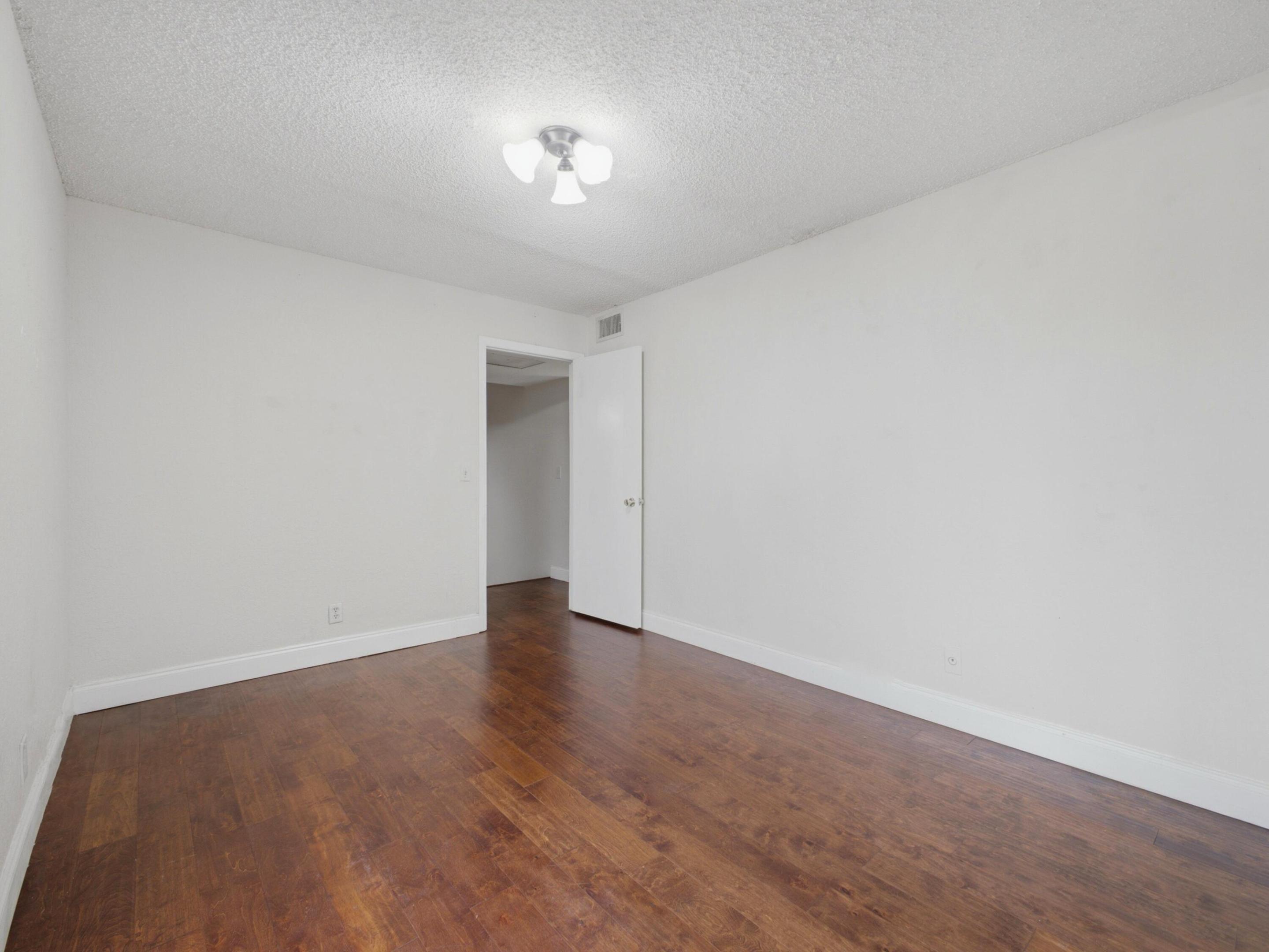 105 Woodland, Palm Springs FL 33461