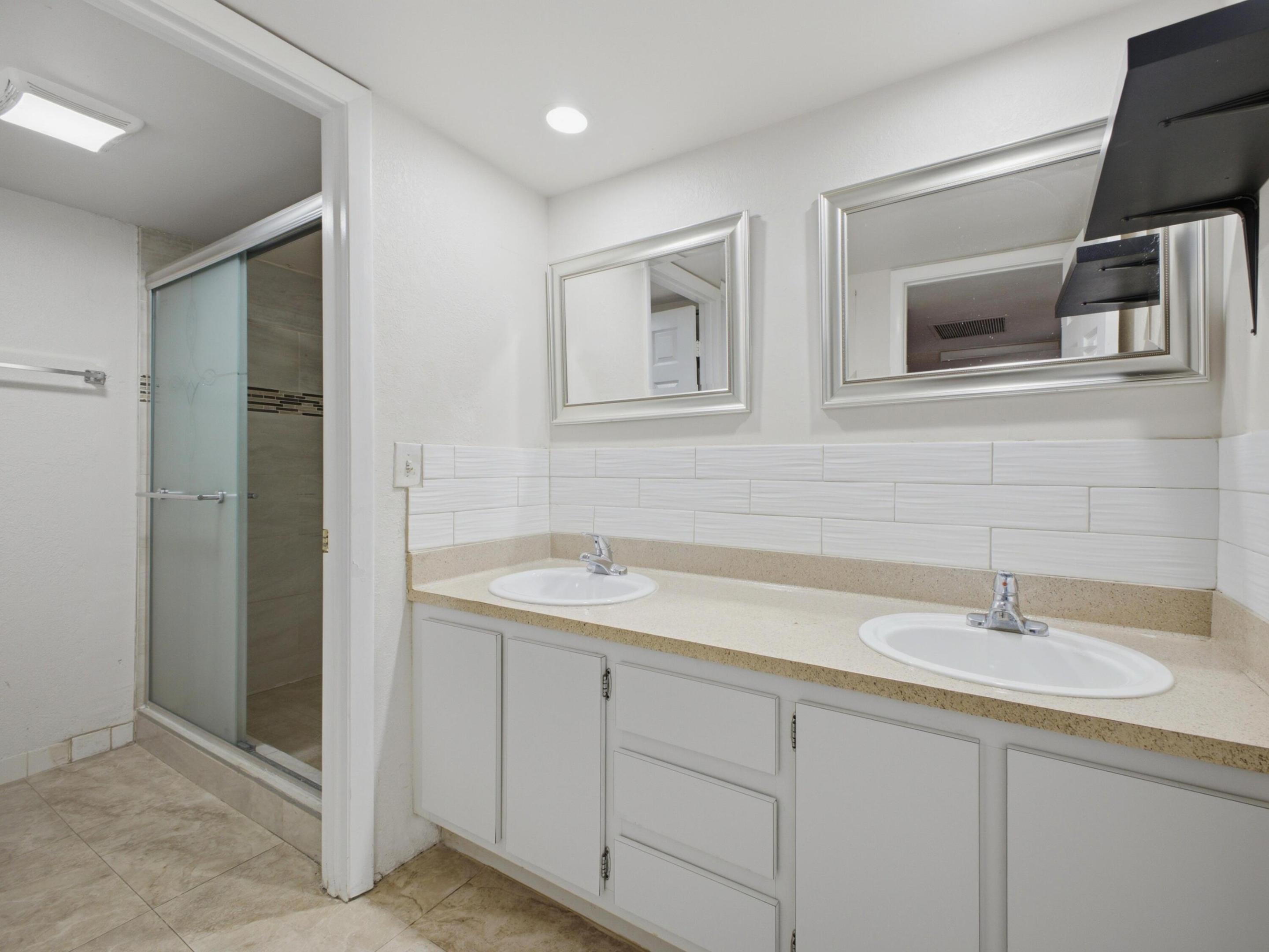 105 Woodland, Palm Springs FL 33461