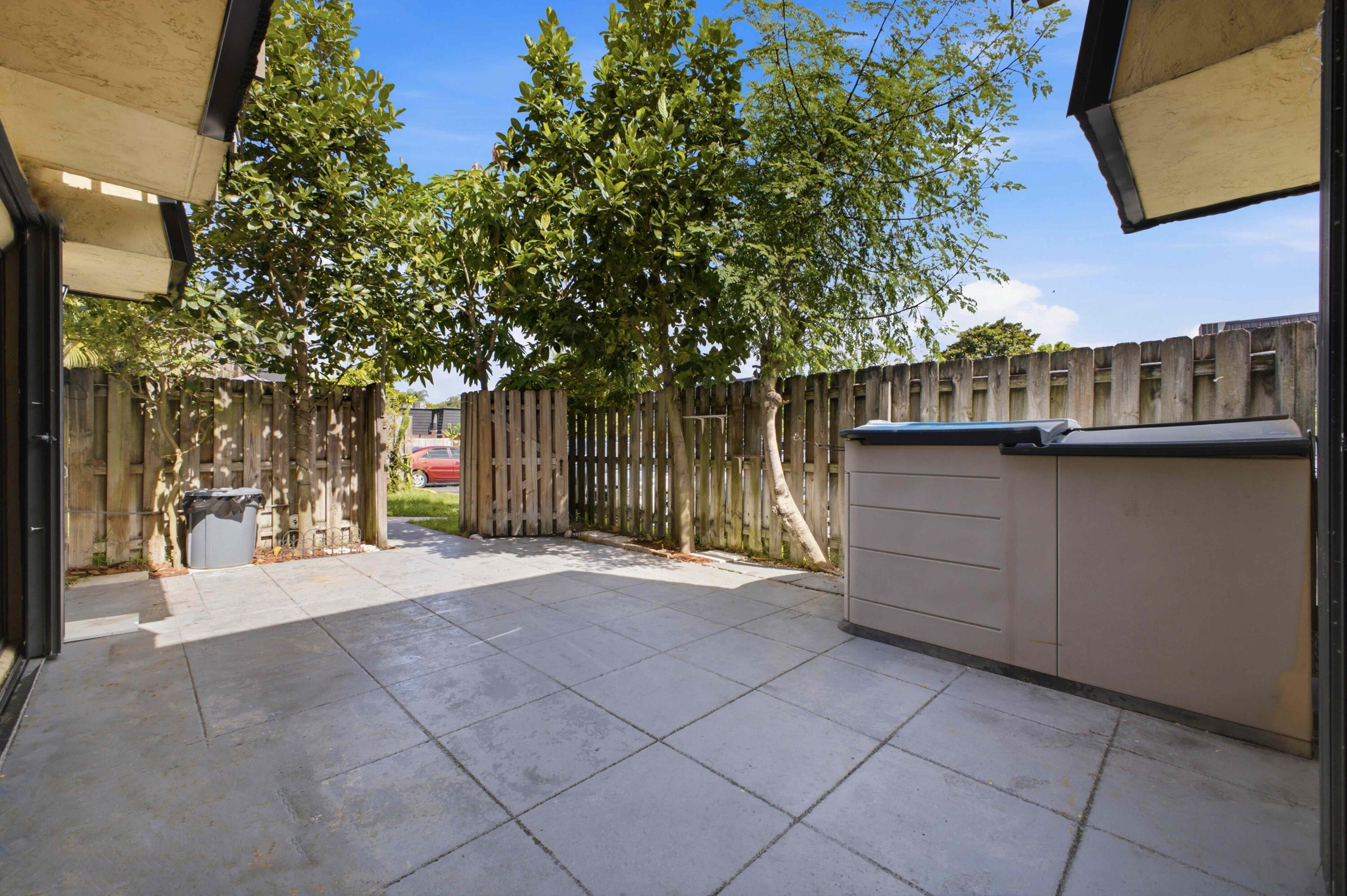 105 Woodland, Palm Springs FL 33461