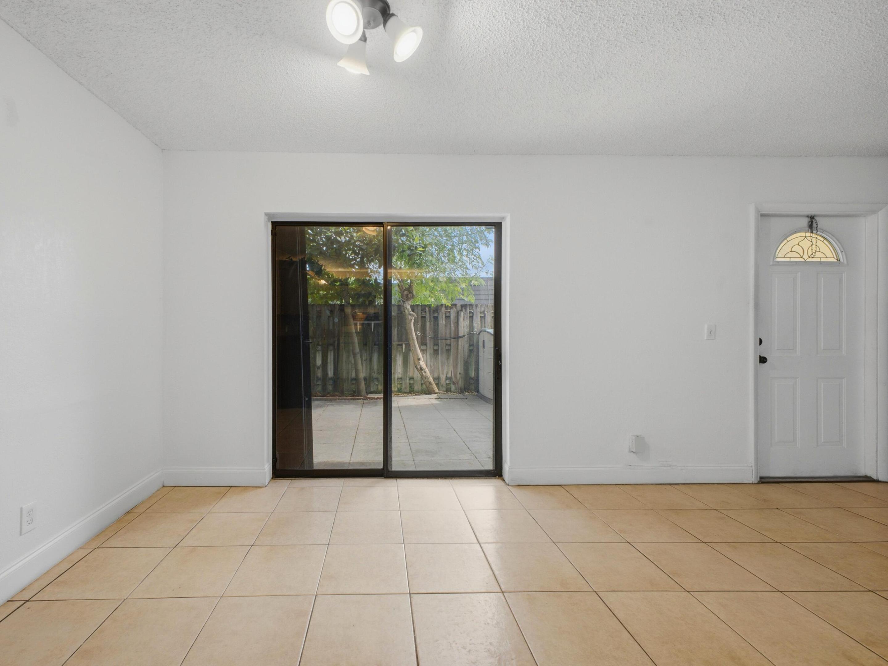 105 Woodland, Palm Springs FL 33461