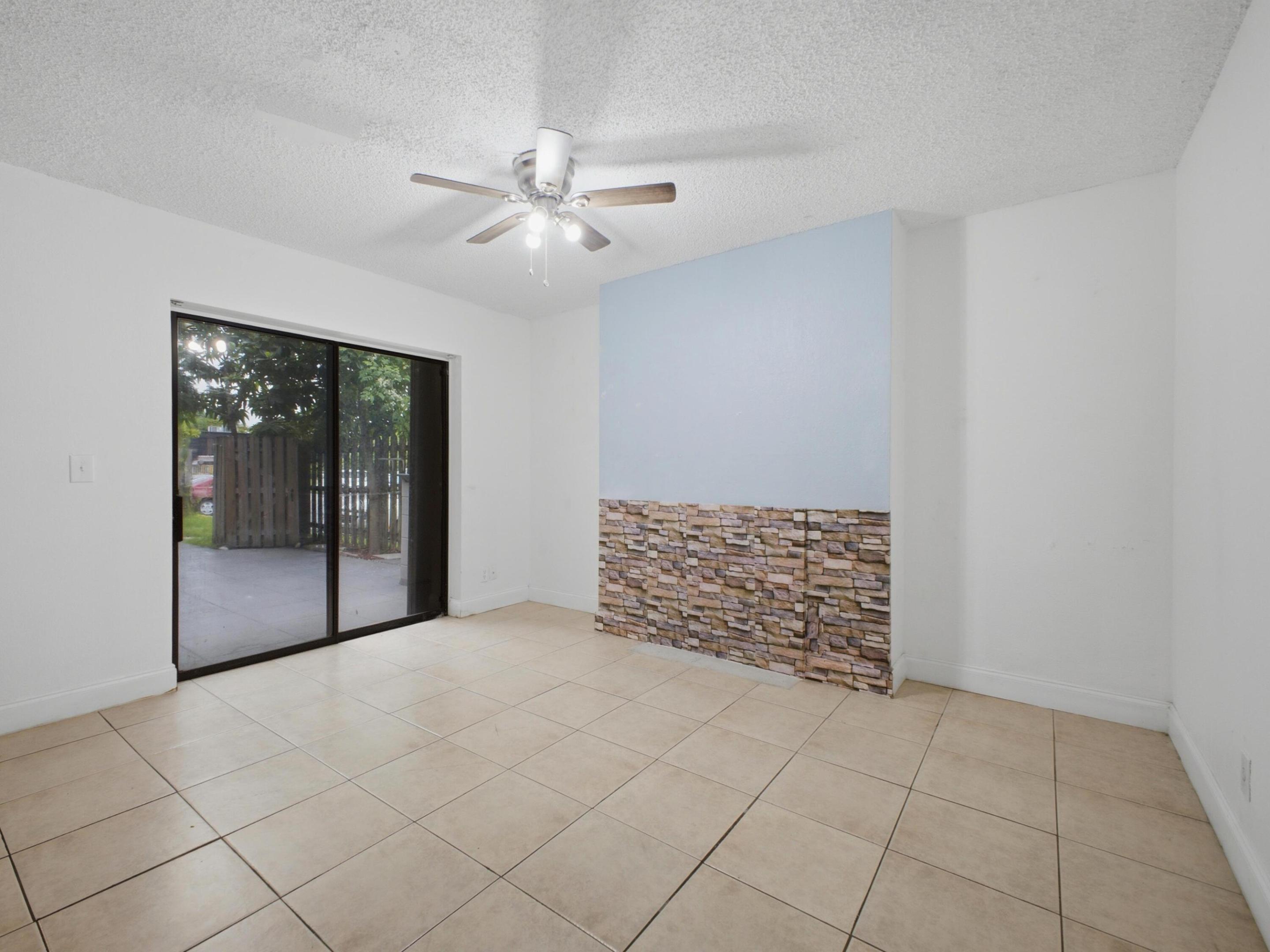 105 Woodland, Palm Springs FL 33461