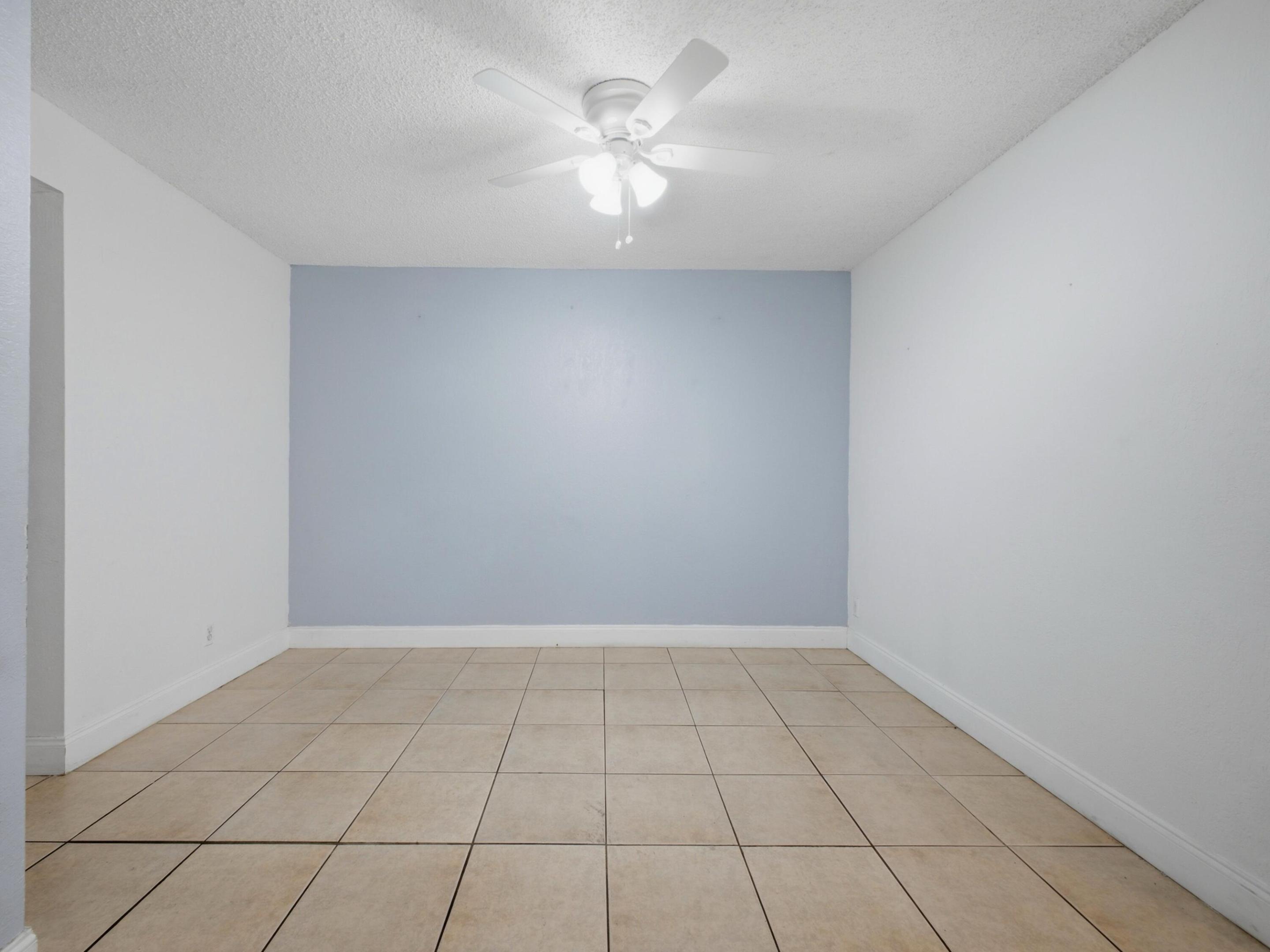 105 Woodland, Palm Springs FL 33461