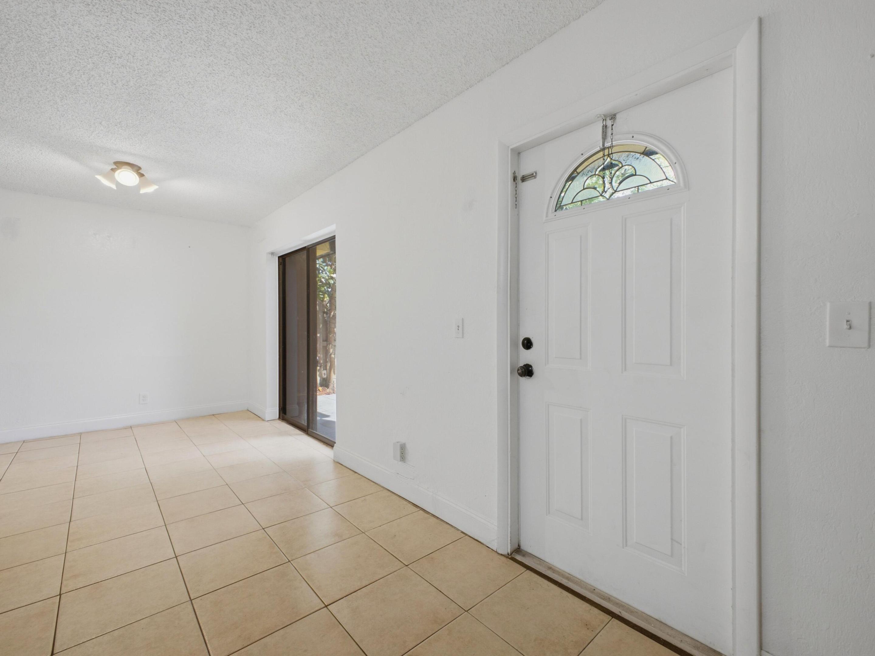 105 Woodland, Palm Springs FL 33461