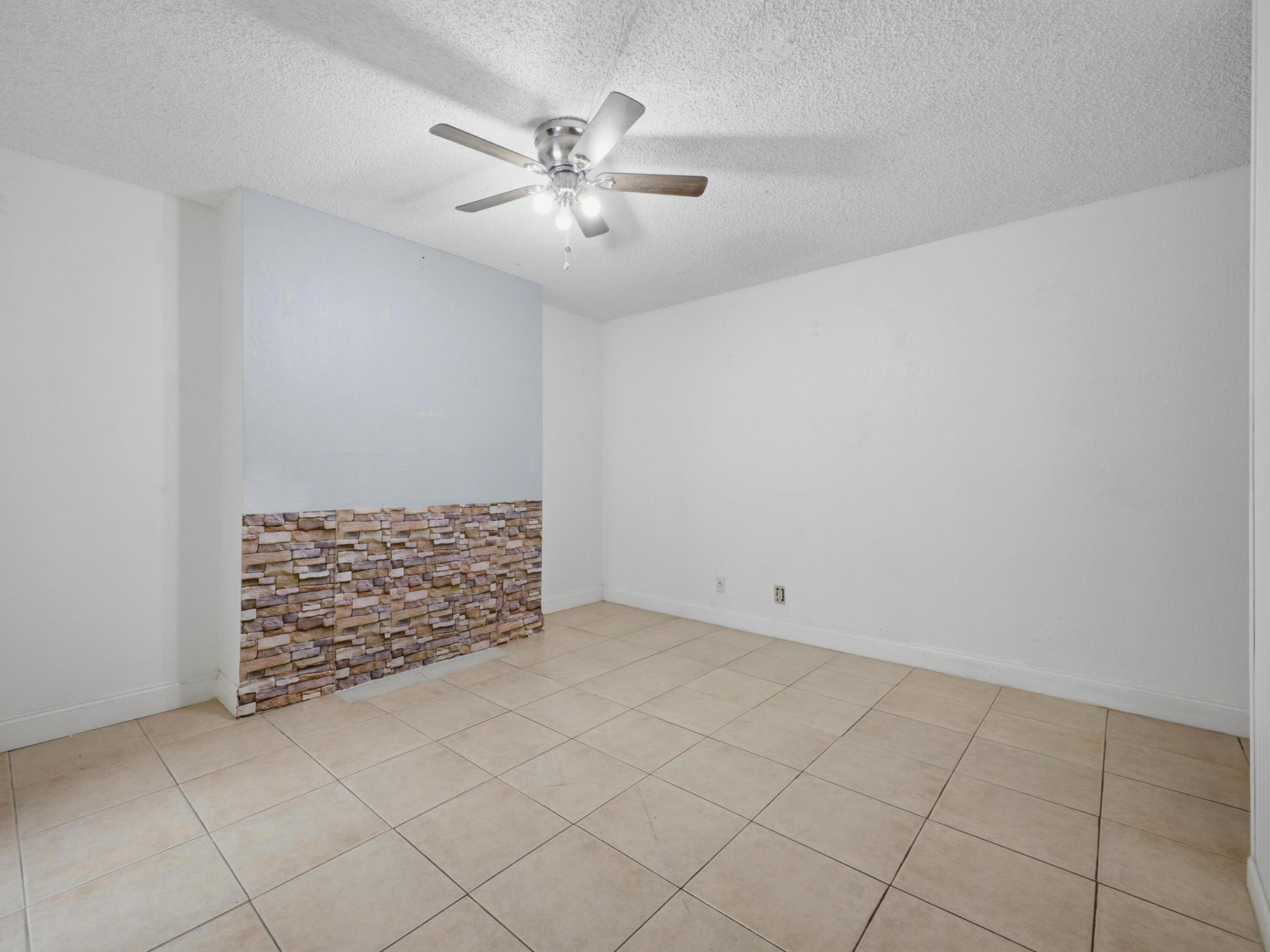 105 Woodland, Palm Springs FL 33461