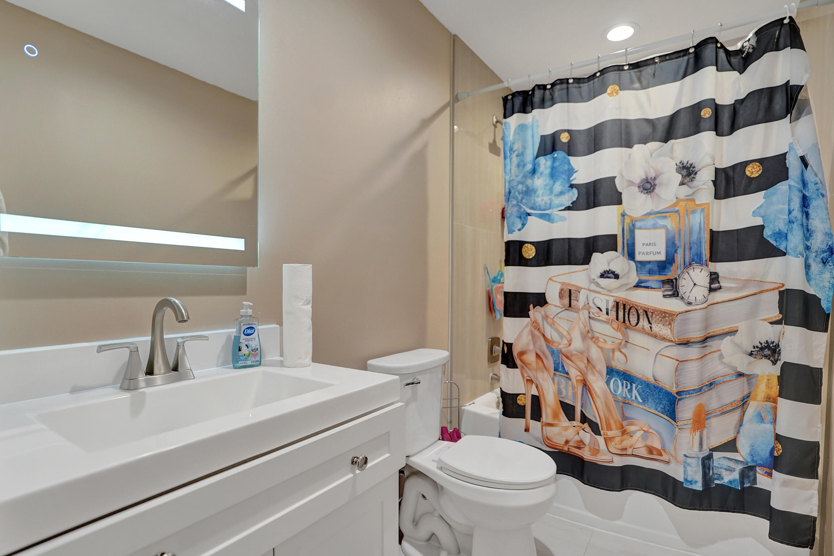 5884 N Plum Bay, Tamarac FL 33321