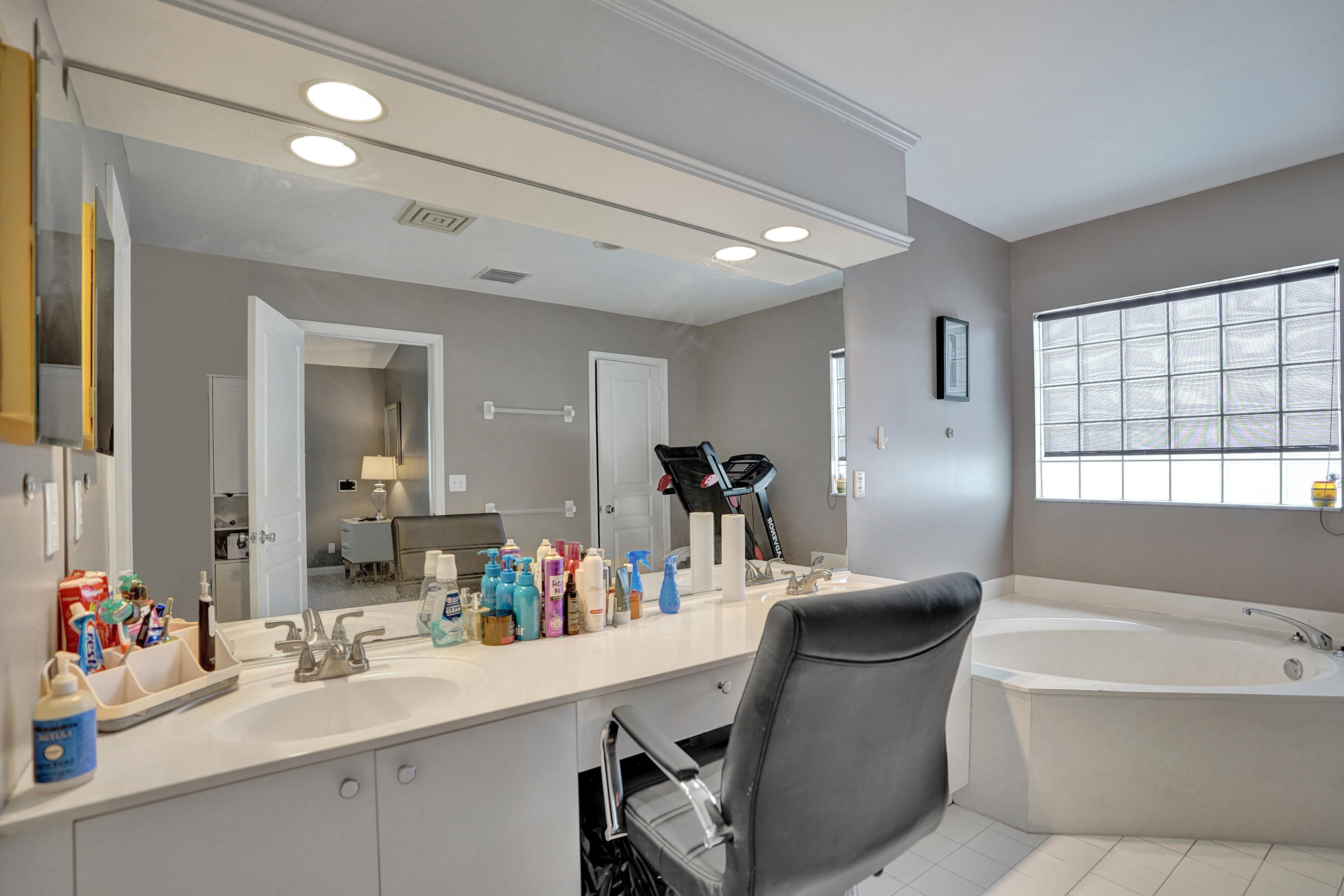 5884 N Plum Bay, Tamarac FL 33321