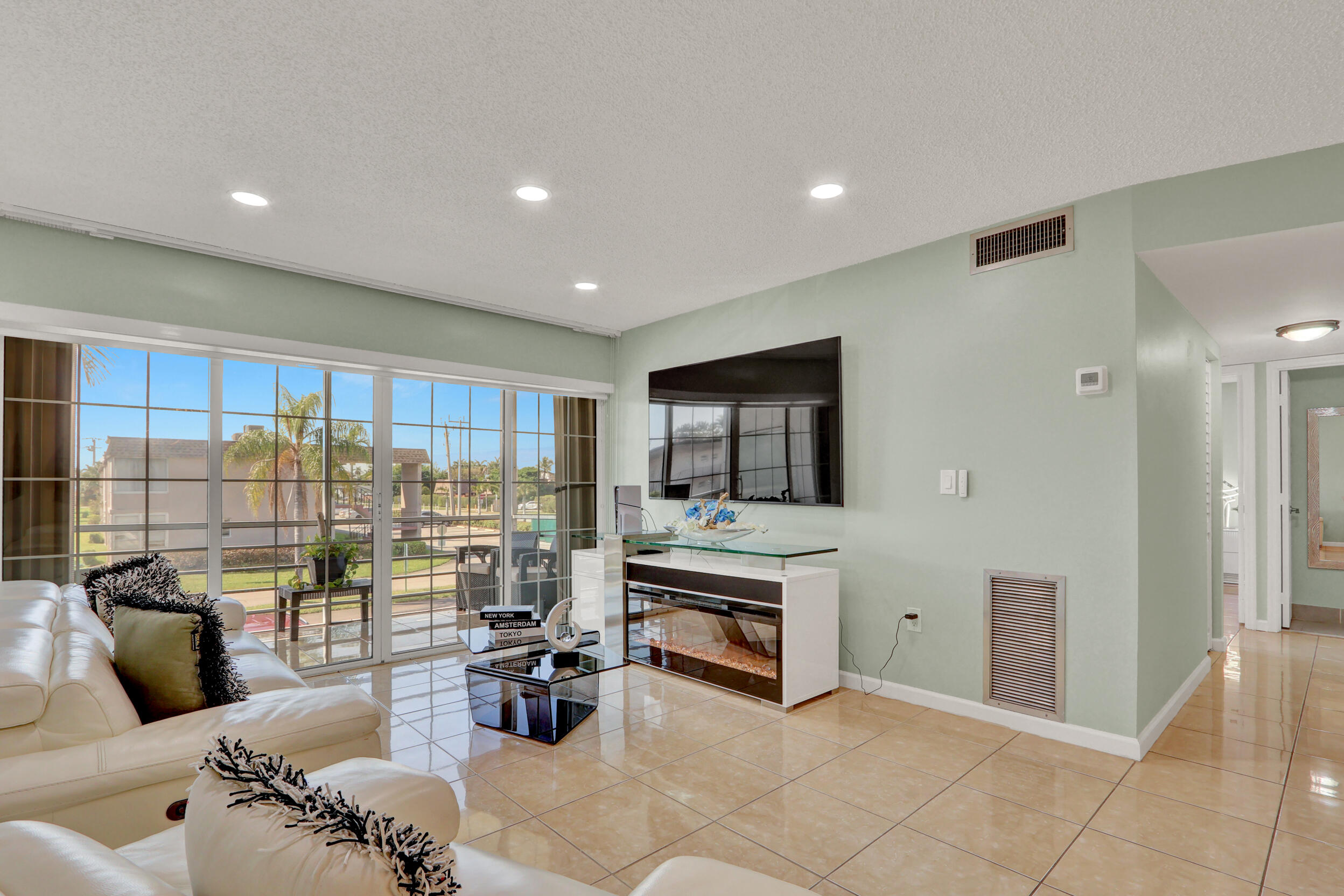 502 Davis #12, Palm Springs FL 33461