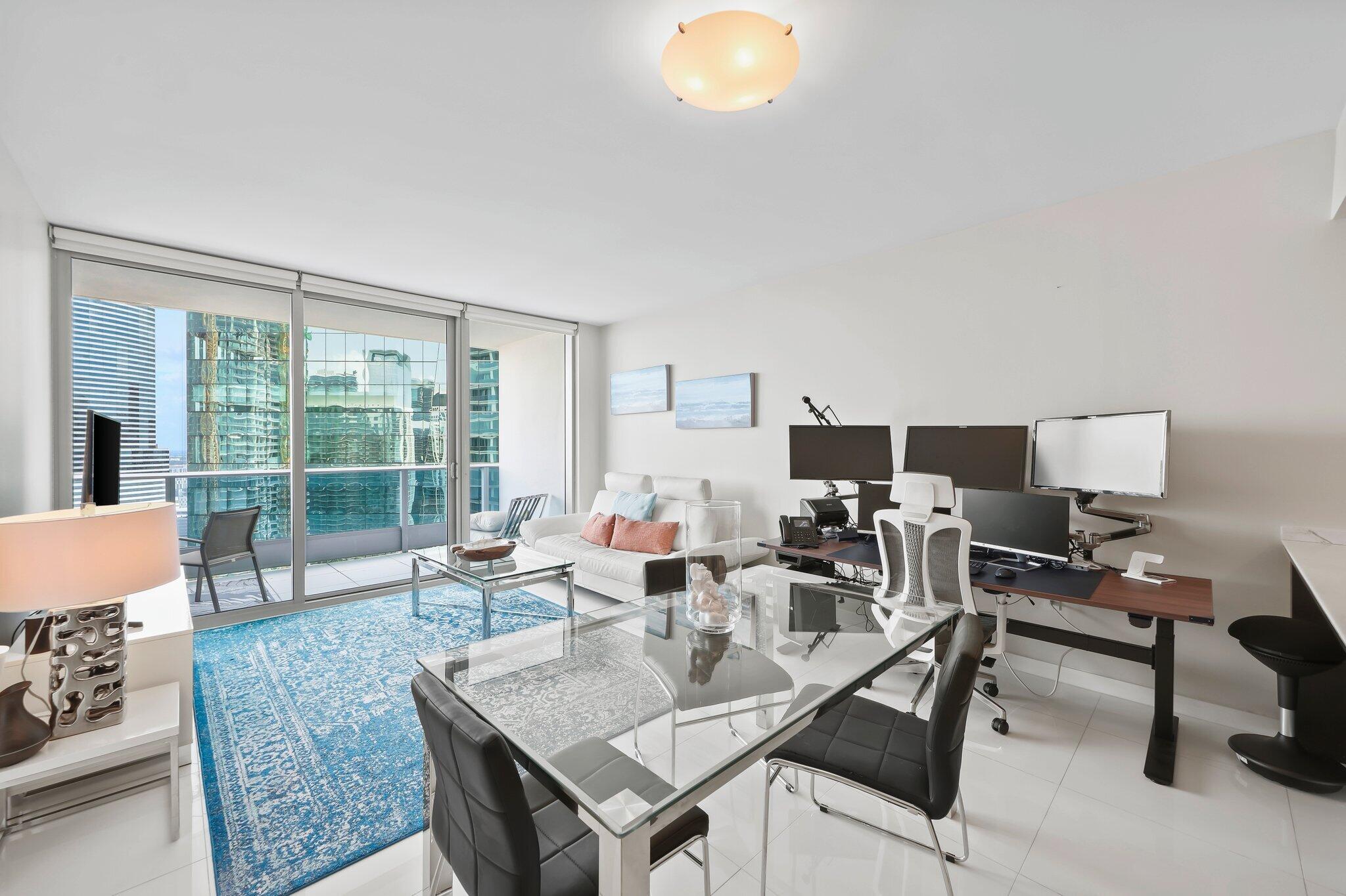 200 Biscayne Blvd #3909, Miami FL 33131