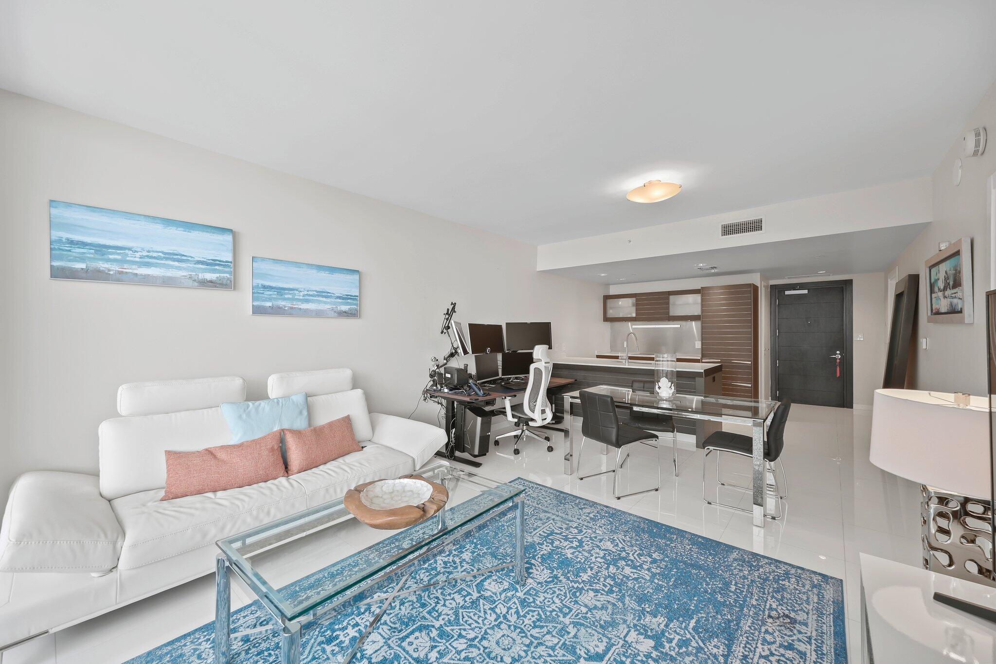 200 Biscayne Blvd #3909, Miami FL 33131