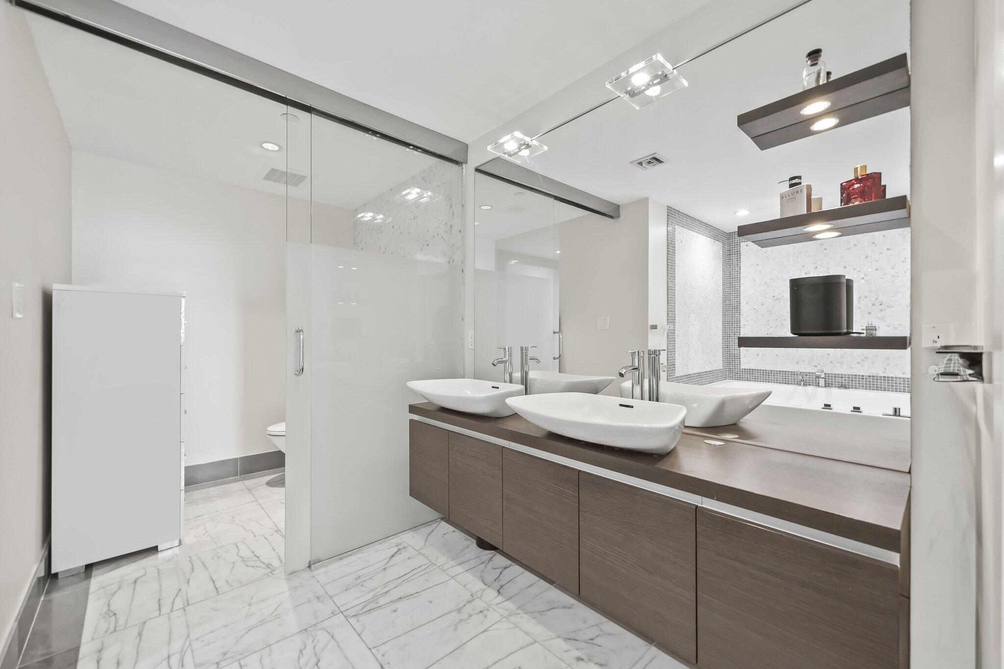 200 Biscayne Blvd #3909, Miami FL 33131