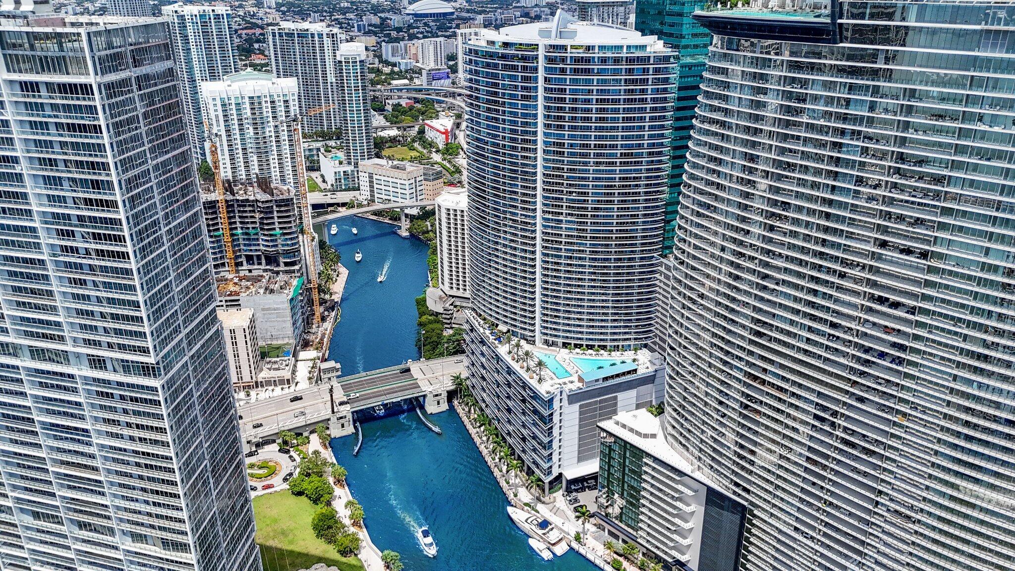 200 Biscayne Blvd #3909, Miami FL 33131