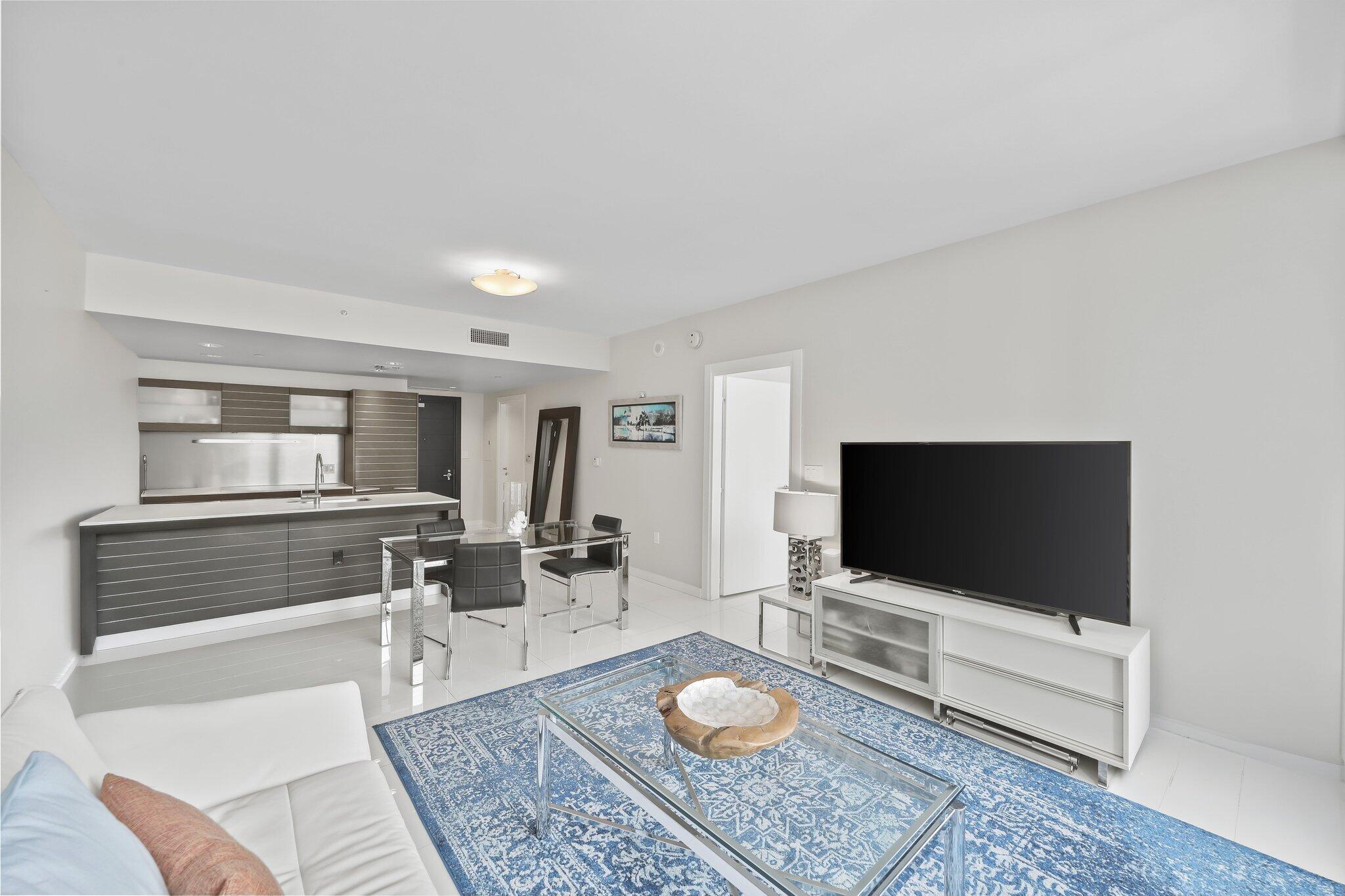 200 Biscayne Blvd #3909, Miami FL 33131