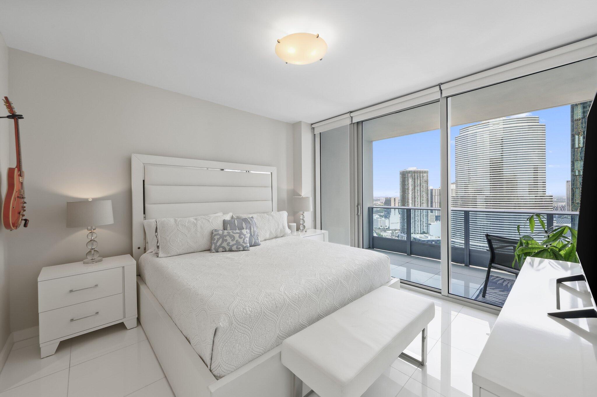 200 Biscayne Blvd #3909, Miami FL 33131