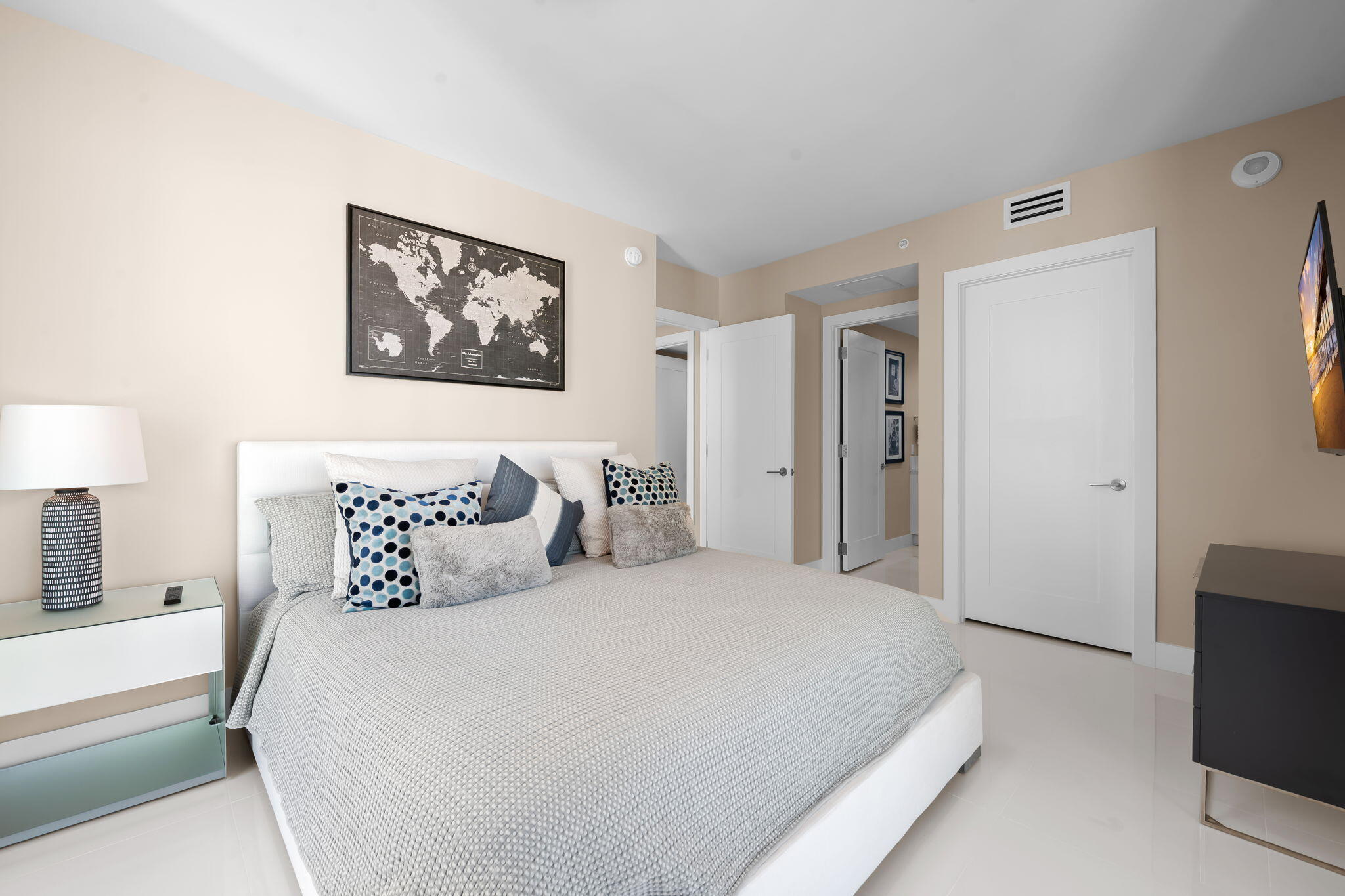 100 E Las Olas #3804, Fort Lauderdale FL 33301