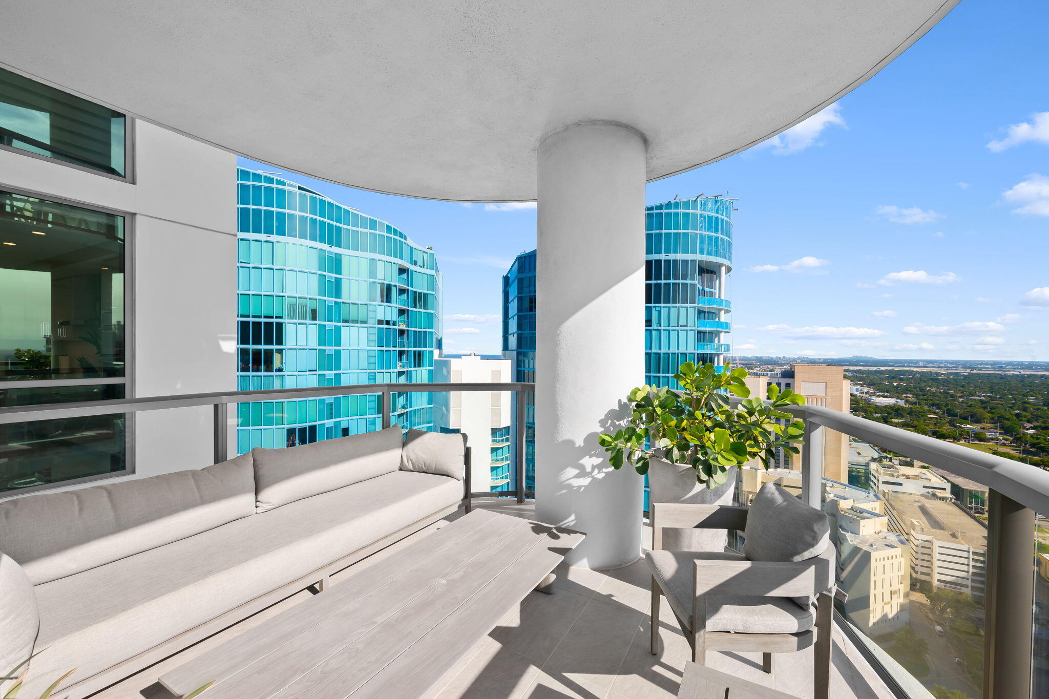 100 E Las Olas #3804, Fort Lauderdale FL 33301